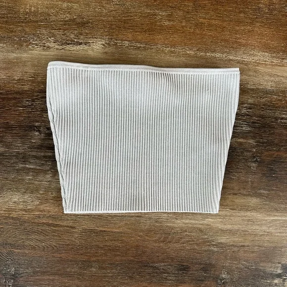 Aritzia Babaton Lot of 2 Tops - Picture 4 of 5